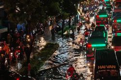 Đêm 'kinh hoàng' sau mưa lớn ở TPHCM