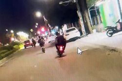 2 thiếu niên sinh năm 2002 lạng lách, đánh võng trên đường