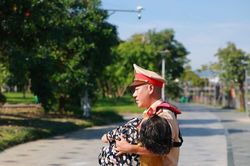 Cán bộ Công an kịp thời cứu người dưới sông Hương