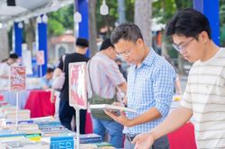 Hội sách Hà Nội: 'Sách mở tri thức - Công nghệ dẫn tương lai'