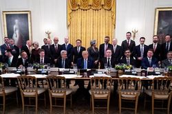 Vì sao cả Chủ tịch và CEO Apple vắng mặt tại tiệc AI của Tổng thống Trump?
