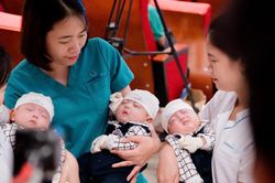 36 giờ nghẹt thở của mẹ và ba em bé sinh non