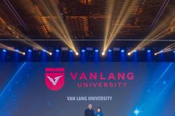 Trường Đại học Văn Lang được HR Asia vinh danh 'Môi trường làm việc bền vững'