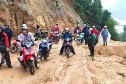 Vượt suối, băng rừng mang con chữ đến học trò rẻo cao