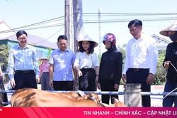 Trao mô hình sinh kế, xây dựng nhà nhân ái cho người nghèo