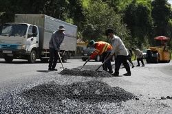 Khẩn trương khắc phục tình trạng xuống cấp trên đèo Bảo Lộc