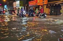 TP Hồ Chí Minh tiếp tục chịu ảnh hưởng mưa dông, lốc sét nguy hiểm