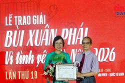 Giải thưởng Bùi Xuân Phái - Vì tình yêu Hà Nội vinh danh nhà thơ Bằng Việt