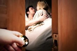 Ngoại tình có nên thú nhận? Nữ luật sư gây sốc với lời khuyên: 'Hãy im lặng'