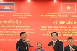 Hội đàm Bộ Quốc phòng Việt Nam và Hội đồng Quốc gia Mặt trận Đoàn kết Phát triển Tổ quốc Campuchia