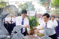 Lãnh đạo tỉnh An Giang dâng hương tưởng niệm Anh hùng dân tộc Nguyễn Trung Trực