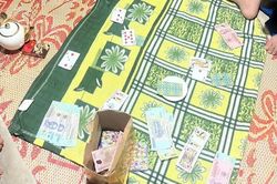 Tạm giữ 5 đối tượng tụ tập đánh bạc tại xã Chư Prông