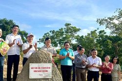 Phường Tân Định - TP Hồ Chí Minh tặng và trồng cây tại Phú Thủy
