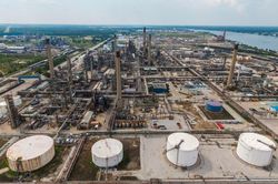 Giá dầu hôm nay 2/10: Brent tăng hơn 4% khi Trung Quốc tạm dừng xuất khẩu nhiên liệu