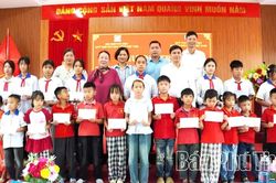 Thắp s&aacute;ng ngọn lửa hiếu học v&agrave; kh&aacute;t vọng cống hiến