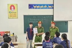 Thuốc lá điện tử - cạm bẫy tàn phá thế hệ trẻ