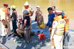 Cảnh sát giao thông kịp thời cứu người phụ nữ chới với giữa dòng sông Hương