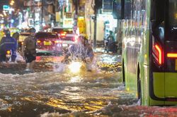 TP.HCM khẩn trương ứng phó với mưa lớn, triều cường và nguy cơ ngập úng