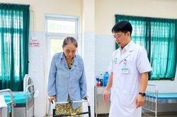 Từ chuyển giao kỹ thuật theo Đề án 1816 đến ca thay khớp gối tại Hòa Bình