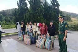 Trục xuất 9 công dân nước ngoài nhập cảnh trái phép vào Việt Nam
