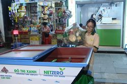 Thu gom rác bằng túi tiêu chuẩn: Người dân còn bỡ ngỡ