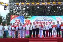 Sôi nổi giao lưu dưỡng sinh người cao tuổi phường Việt Hưng