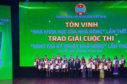 Tôn vinh 42 nhà khoa học của nhà nông