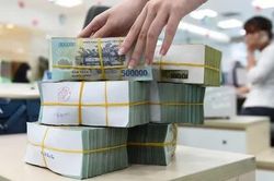 Ng&acirc;n h&agrave;ng đẩy mạnh huy động vốn khi l&atilde;i suất tiết kiệm tăng