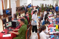 Công an thành phố Hà Nội lấy mẫu ADN thân nhân liệt sĩ đợt 2