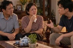 'Con ghét bố mẹ' và câu chuyện không chỉ của những người trong nhóm