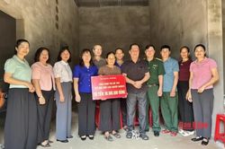 Xã Hòa An trao kinh phí hỗ trợ xóa nhà tạm, nhà dột nát cho hộ gia đình khó khăn
