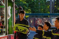 Giữ bình yên trên những mái phố