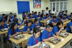 Không được thu quỹ, phụ huynh có thể tự nguyện đóng tiền cho lớp, trường?
