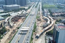 Cận cảnh đại công trường nút giao 2.400 tỷ đồng kết nối Vành đai 3.5 với Đại lộ Thăng Long