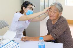 Bộ Y tế: Không để người cao tuổi thuộc nhóm ưu tiên bị bỏ sót trong chăm sóc sức khoẻ