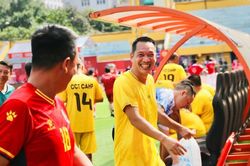 Ký ức ngày hội ngộ của các cựu cầu thủ CLB Công an Hà Nội trên sân Hàng Đẫy