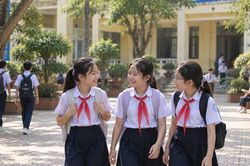 Gia đình có hai con gái được đề xuất hỗ trợ: Điều cha mẹ cần biết sau những tranh luận