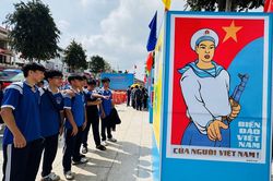 Học sinh chung tay hướng về Lễ hội quê hương