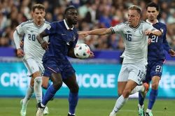Italia cầm hòa Pháp, De Bruyne giúp Bỉ thắng đậm