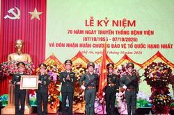 Bệnh viện Quân y 4 (Cục Hậu cần-Kỹ thuật Quân khu 4) đón nhận Huân chương Bảo vệ Tổ quốc hạng Nhất