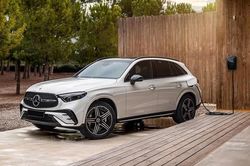 [GALLERY] Mercedes-Benz GLC PHEV 2026 ra mắt Việt Nam, giá 2,999 tỷ đồng
