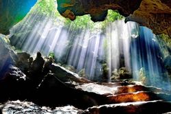 Khám phá vẻ đẹp huyền bí của động Thiên Hà (Ninh Bình)