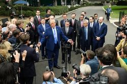 Siêu trí tuệ hay trí tuệ nhân tạo: Tổng thống Trump có đúng khi đổi tên AI?