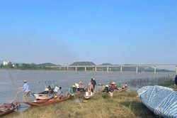 Tìm kiếm hai vợ chồng mất tích trên sông Lam