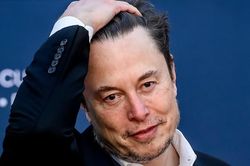 Elon Musk chia tay bạn gái