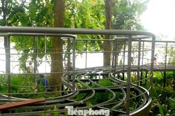 Cầu cạn đang lộ diện bên hồ Hoàn Kiếm