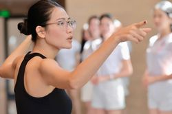 Hành trình 'gọt giũa' bước đi non nớt trước giờ bùng nổ ở chung khảo Hoa hậu Việt Nam