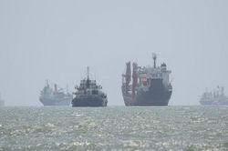Iran xem xét cấm tàu Israel và các nước thù địch đi qua eo biển Hormuz