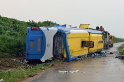 Vụ ô tô lao khỏi cao tốc làm 4 người chết: Trục lái từng được gia cố nhiều lần