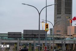 Biên giới Mỹ-Canada được thắt chặt sau lệnh cấm nhập khẩu của chính quyền Trump